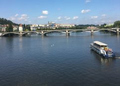 Fluss durch Prag